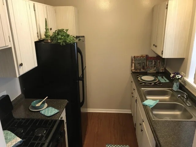 Foster Park Apartments - Thumbnail 4